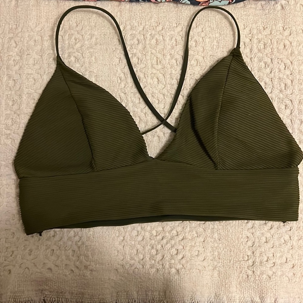 Two swimsuit tops - Picture 8 of 9